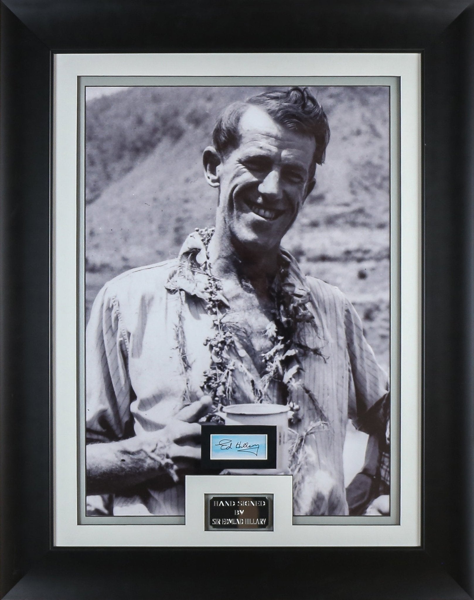 Sir Edmund Hillary Signed White card Framed Display - Memorabilia Framers Shop